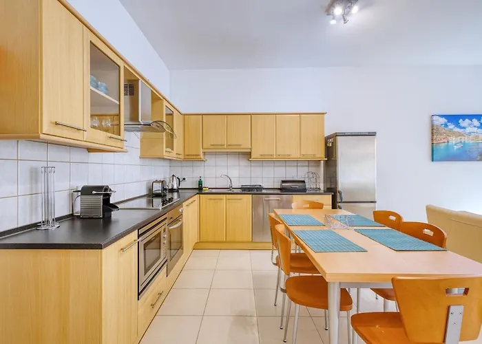 Spacious 3-bedroom At Tigne * Sliema