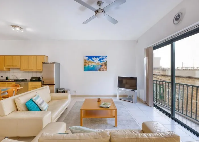 Spacious 3-bedroom At Tigne * Sliema