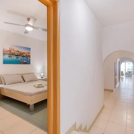 Spacious 3-bedroom At Tigne Apartment Sliema