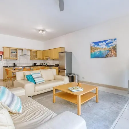 Apartment Spacious 3-bedroom At Tigne Sliema